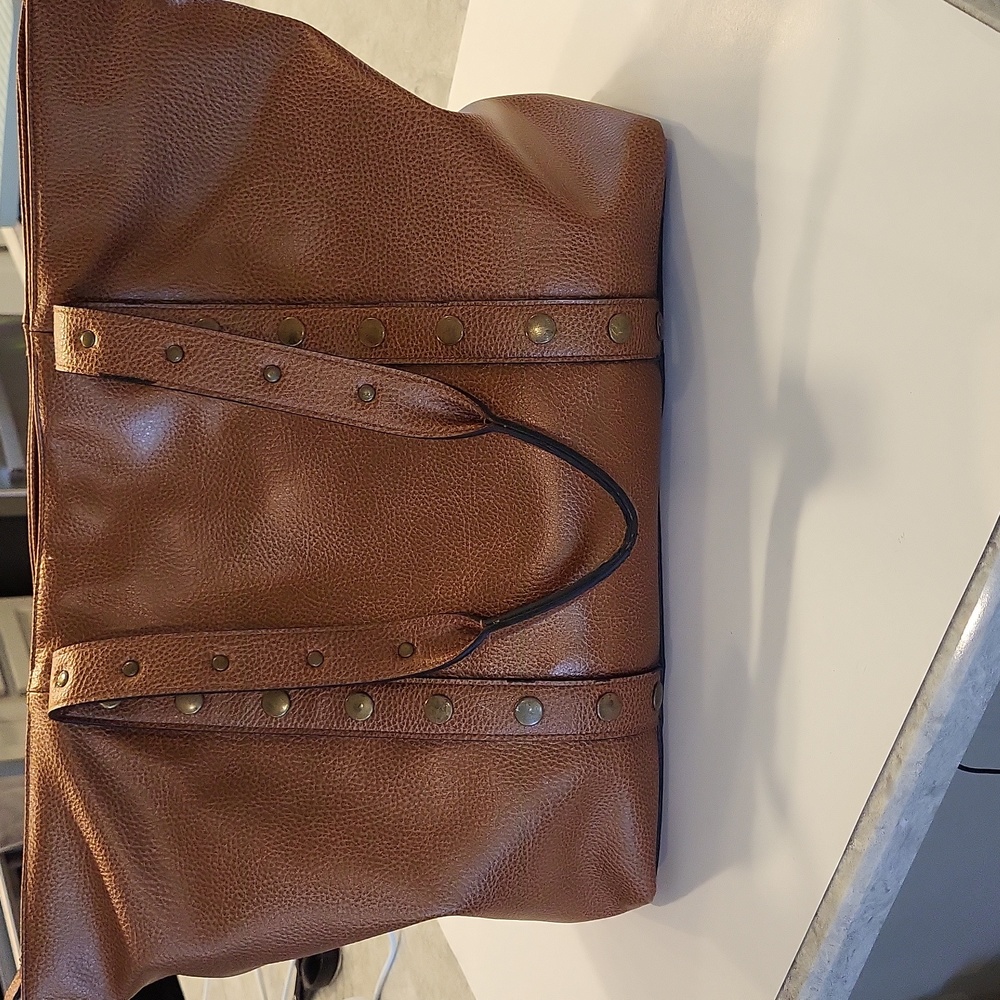 Chico - Large capacity carmel tote bag.